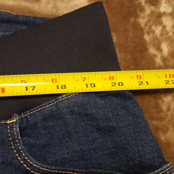 Old Navy maternity denim shorts, low panel - Picture 5 of 7